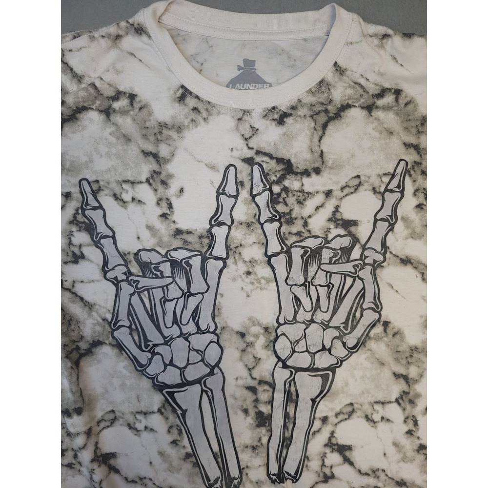 Launder Bailey Apparel Marble Skeleton Hands‎ Graphic Print T-Shirt Size M